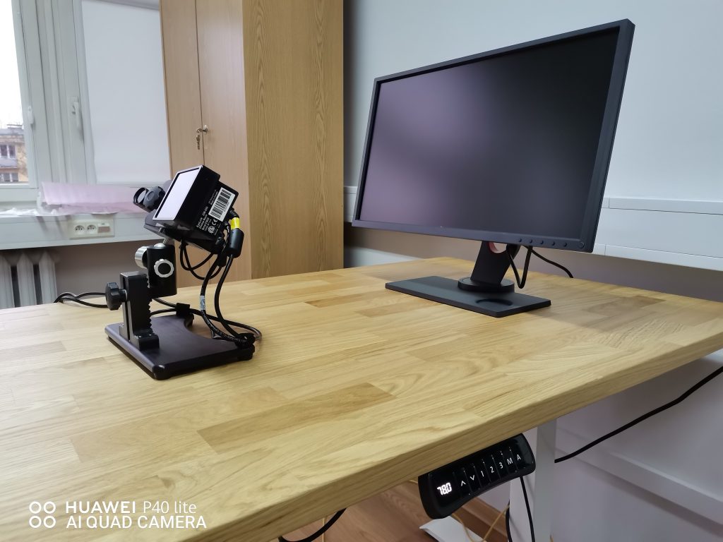 OAKDESK - biurko regulowane elektrycznie z blatem orzech amerykański premium 40