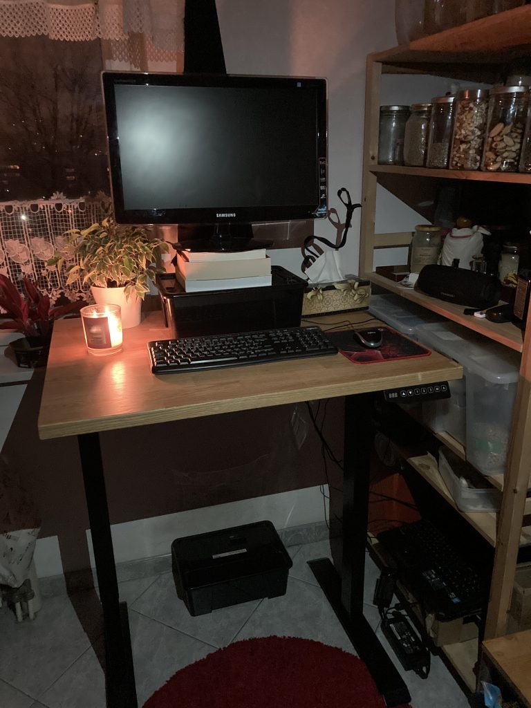 OAKDESK - biurko regulowane elektrycznie z blatem orzech amerykański premium 43